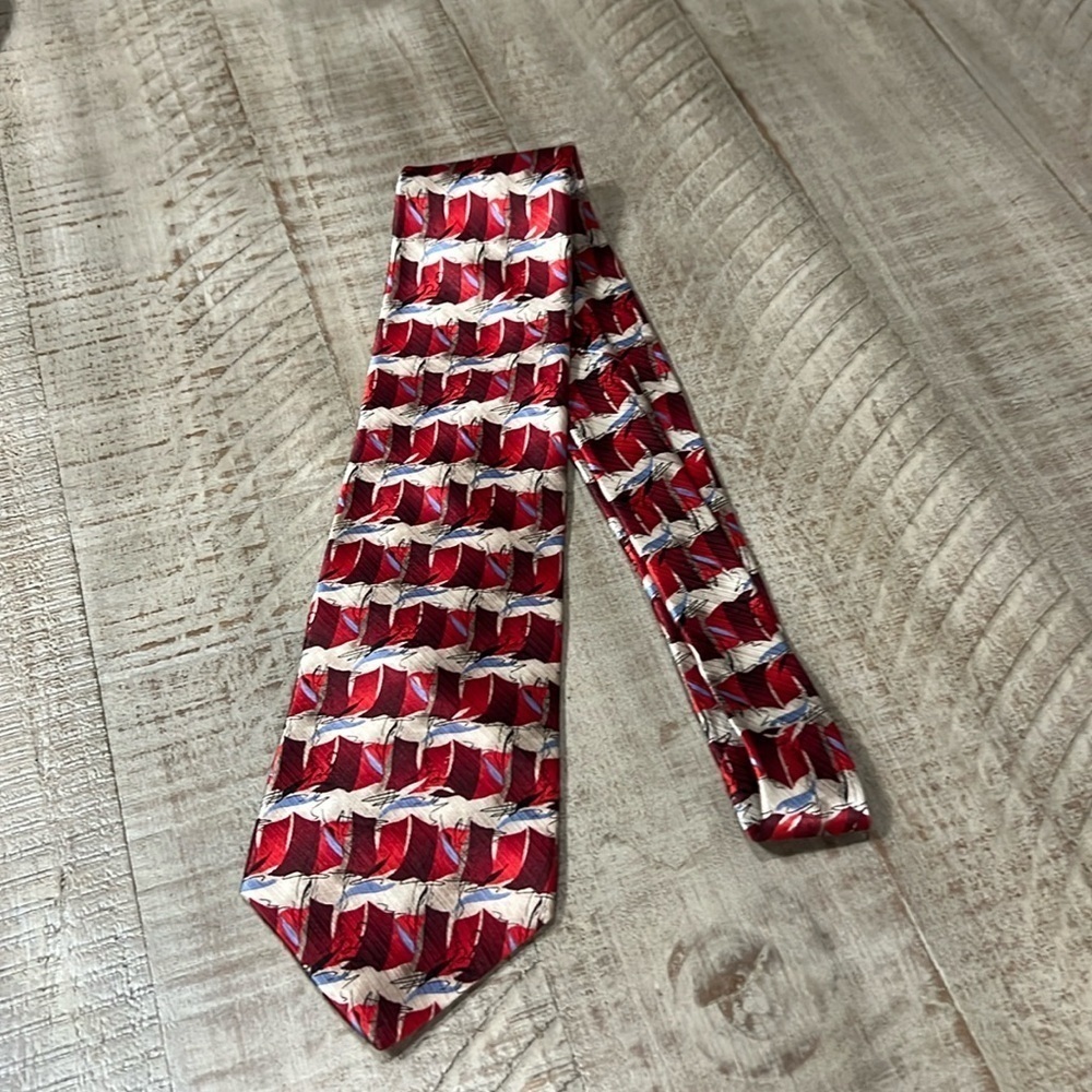 Beautiful silk tie by Essante
